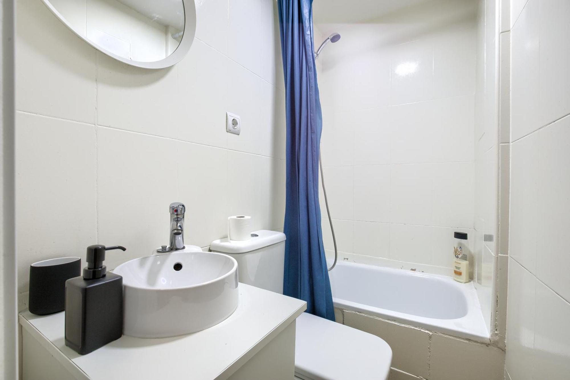 Intimo Estudio En Madrid, Centro, 2Pax, Wifi & Tv Exterior foto